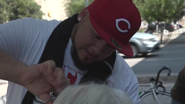 Austin barber provides haircuts for homeless | verifythis.com